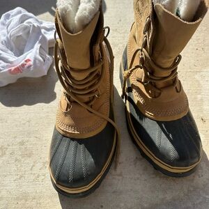 Men's Tan and Black Snow Boots